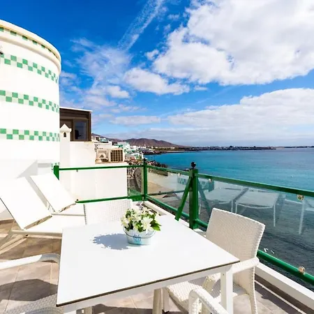 Sea Breeze Apartment *